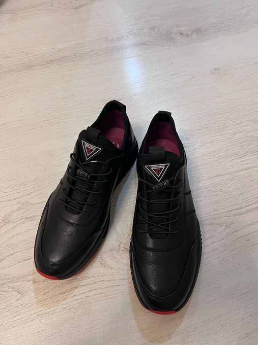 Продам ботинки новые