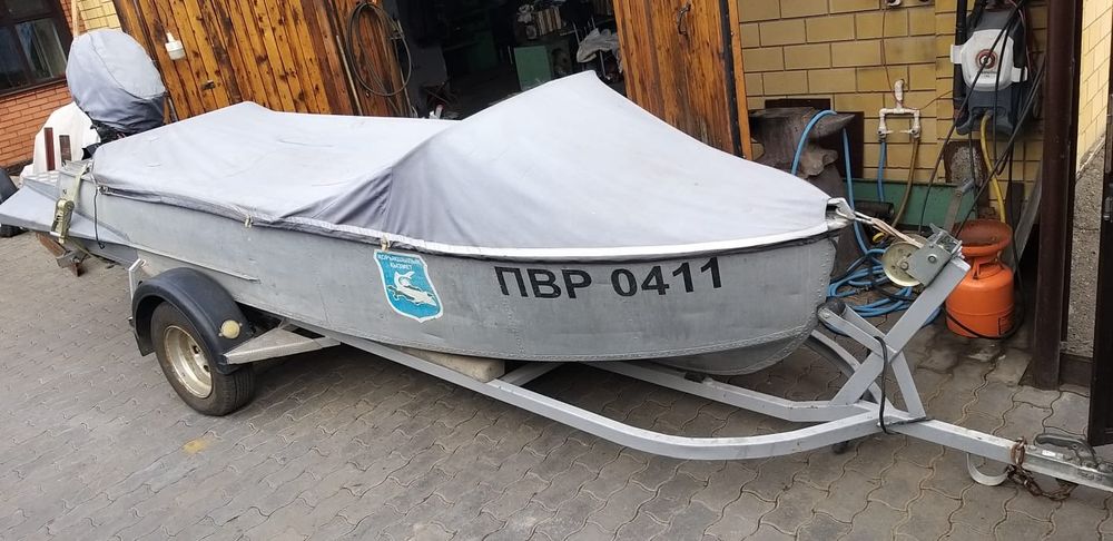 Моторная лодка Казанка с прицепом