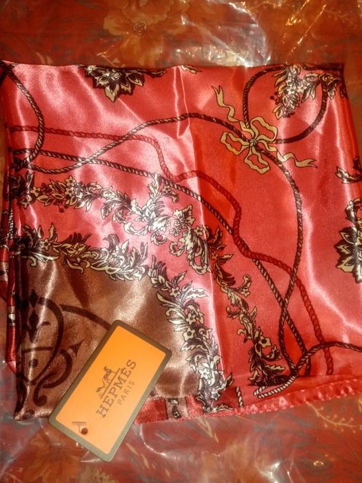 Женский платок Hermes.