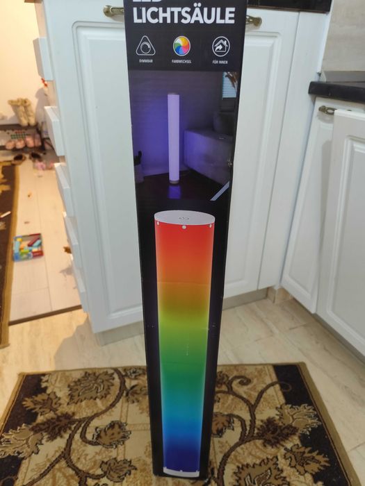 Lampa led podea.Turn cu telecomanda