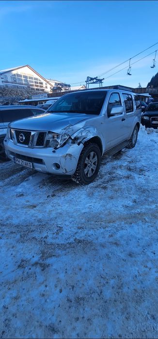 Dezmembrez nissan pathfinder navara