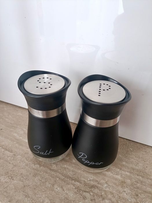 Set solnițe Salt & Pepper, inox, noi, cu eticheta, negru