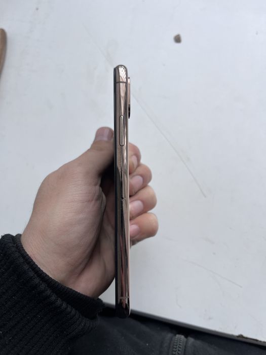 Продам Iphone XS 64 гб