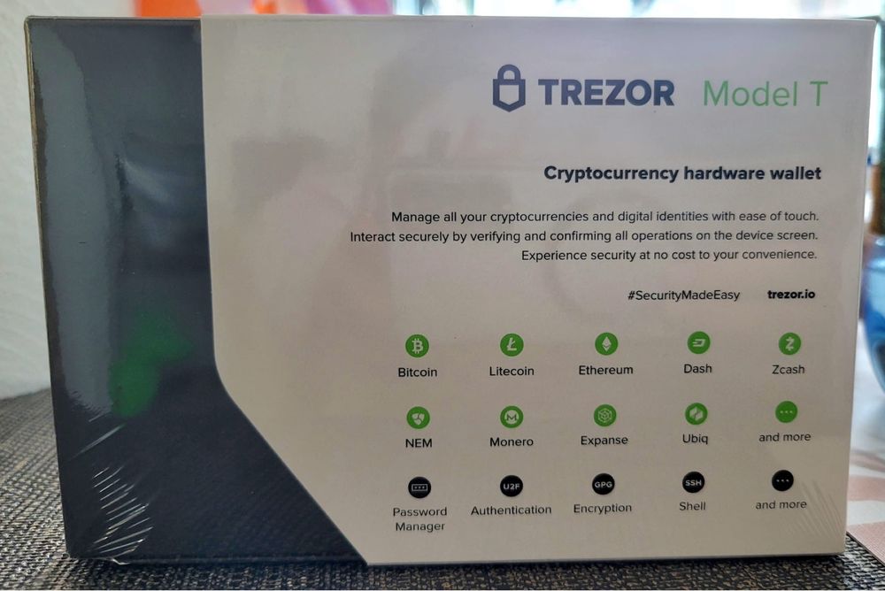 Trezor Model T  Sigilat