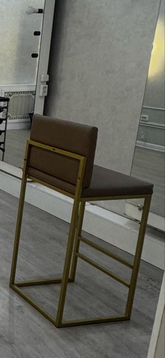 Парикмахеракое кресло - 2 штуки