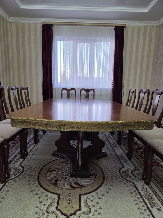 Продаётся стол со стульями
