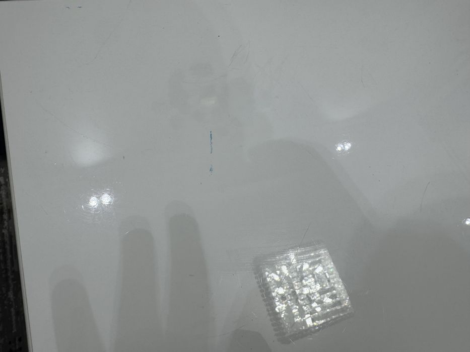 Продается стол с минималистичном стиле