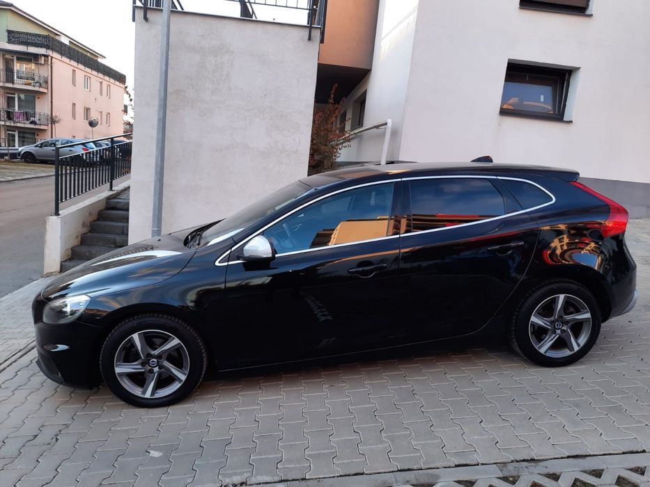 Volvo V40.