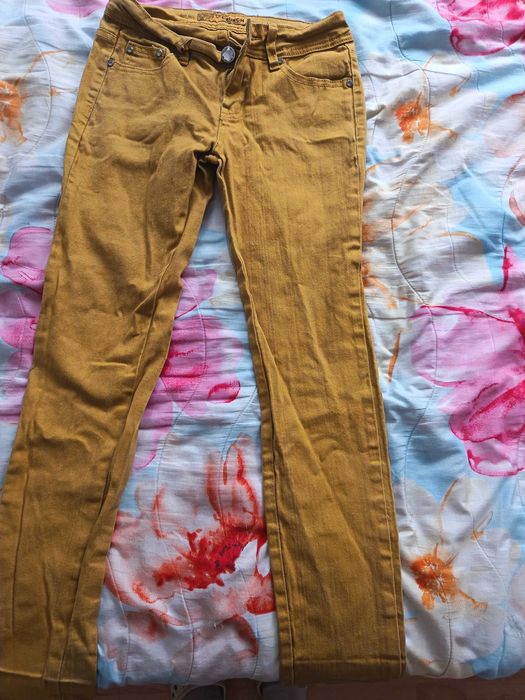 Продавам запазени дрехи