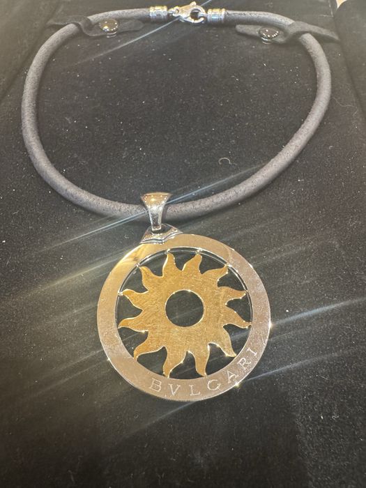 Bvlgari Sun Tondo оригинално колие, с кожена, оригинална каишка.