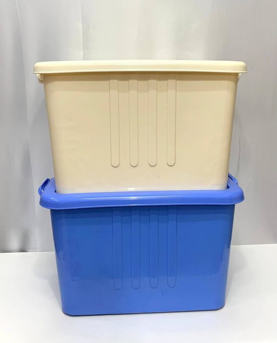 Большой пластиковый контейнеры