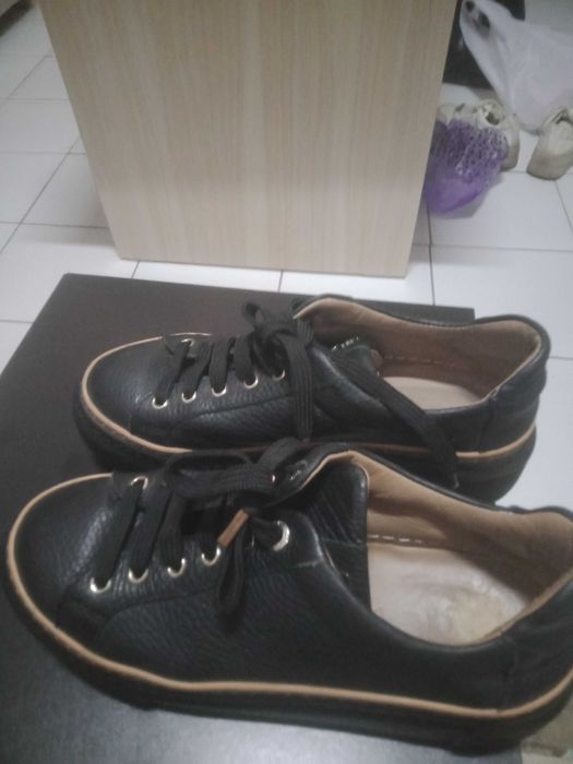 Женские кроссовки