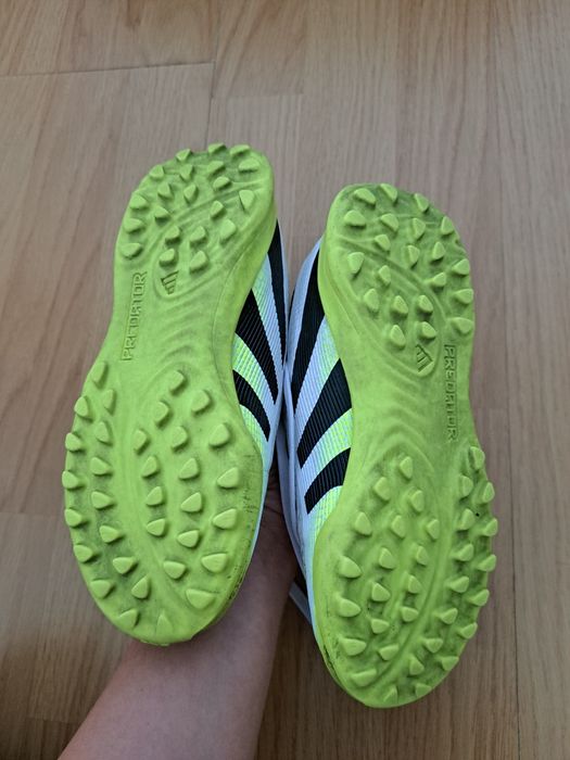 Ghete fotbal Adidas Predator