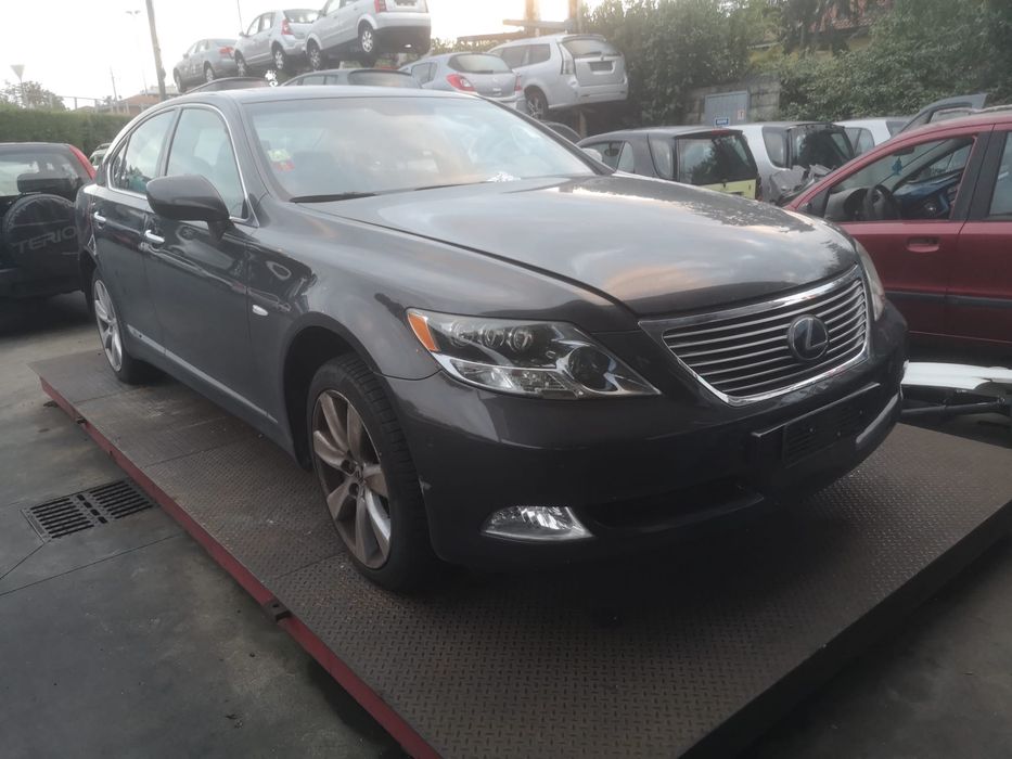 Dezmembrez Lexus LS 600h 5.0 hybrid an 2008 tip motor 2URFSE