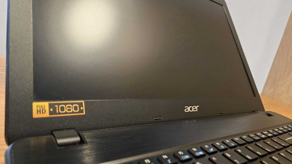 Laptop Acer Aspire F5-573G | i5 Gen 7 | 8GB RAM | SSD 256GB | GTX 950M | Tastatură Iluminată | Baterie Nouă cu Garanție