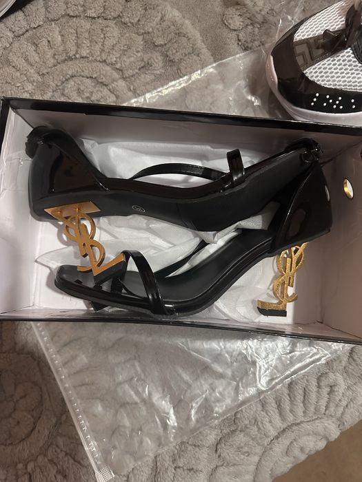 Pantofi lac cu toc marimea 38