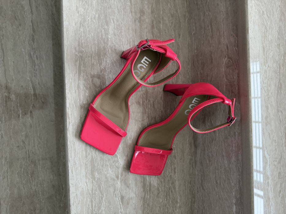 Дамски сандали с ток