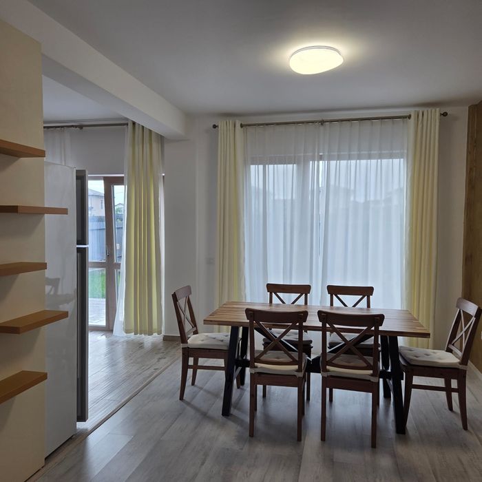 Casă de închiriat