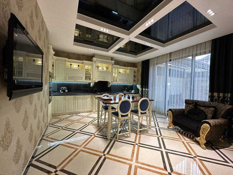 Буйук Ипак Йули ул.Сайрам ,Буз Базар евро дом 3.2 сот.450 кв.м 7 ком