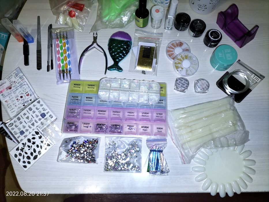 Продам все для маникюра