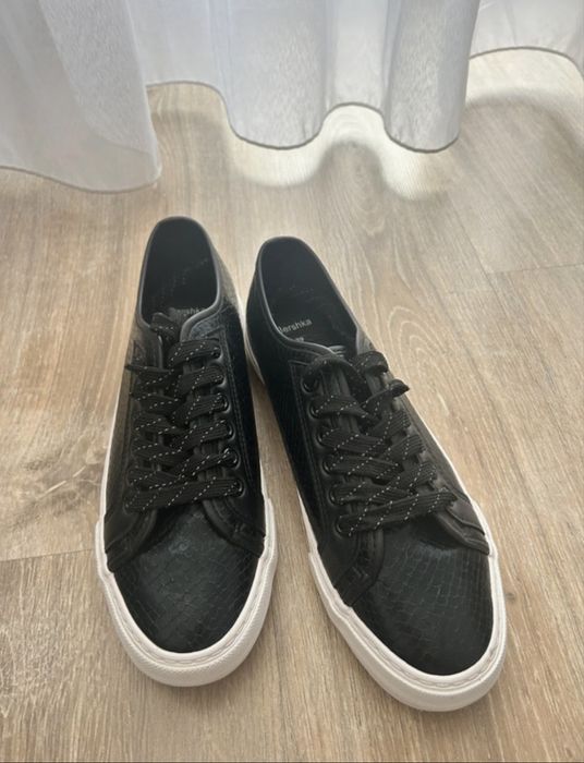 Papuci , fara defecte . Nu sunt folositi