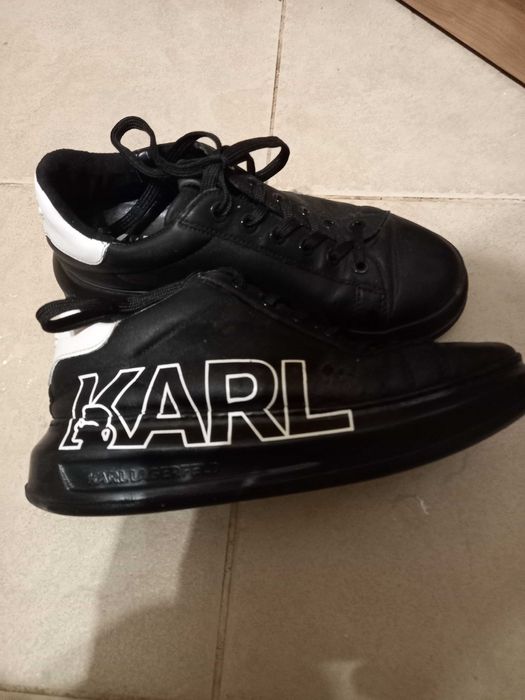 Дамски спортни обувки