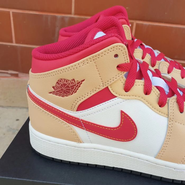 Jordan 1 mid Beige Red GS