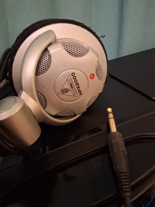 Casti de DJ:  Behringer hpx 2000  , over-ear , inalta dinamica sonora