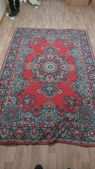 Ковры , срочно!!