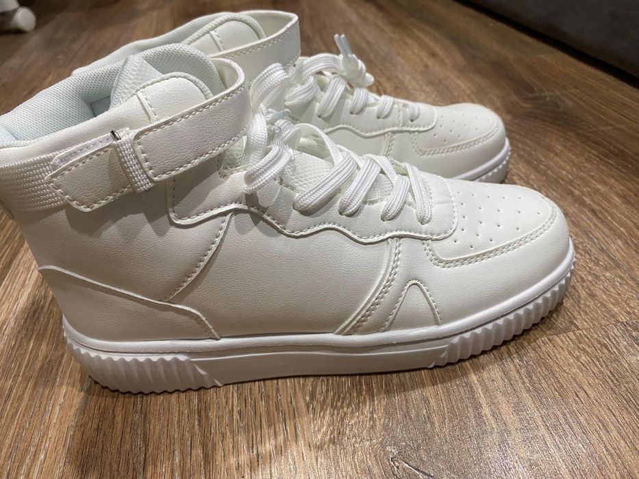 Новые кроссовки продам