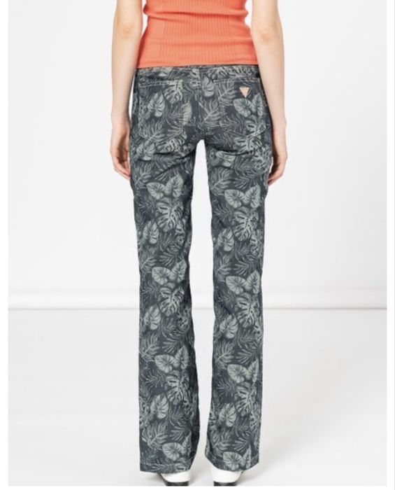 Оригинални дънки Guess с десен