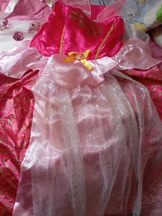 Продам два платья на девочку 15-16лет