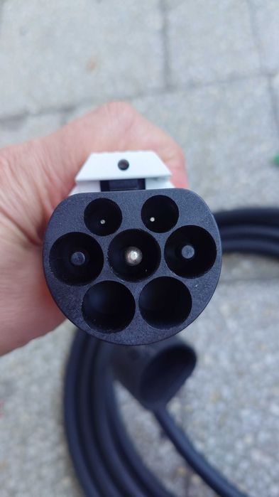 Кабел за електромобил