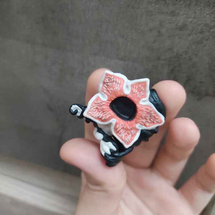 Фигурки kinder joy Очень странные дела