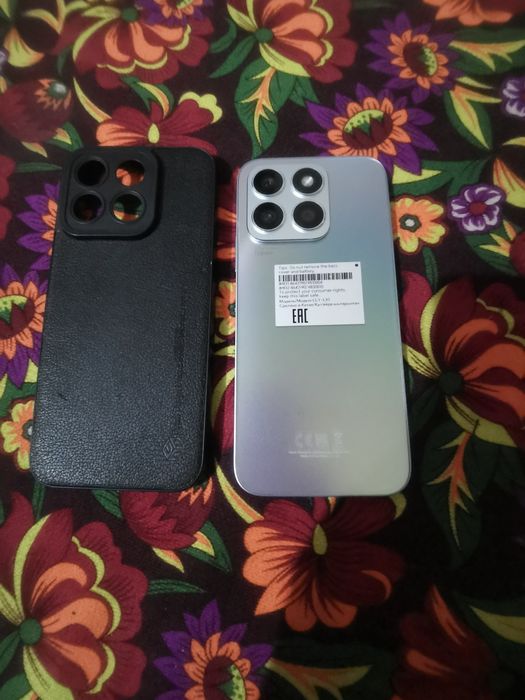 Телефон хонор 8b..256 +8+8