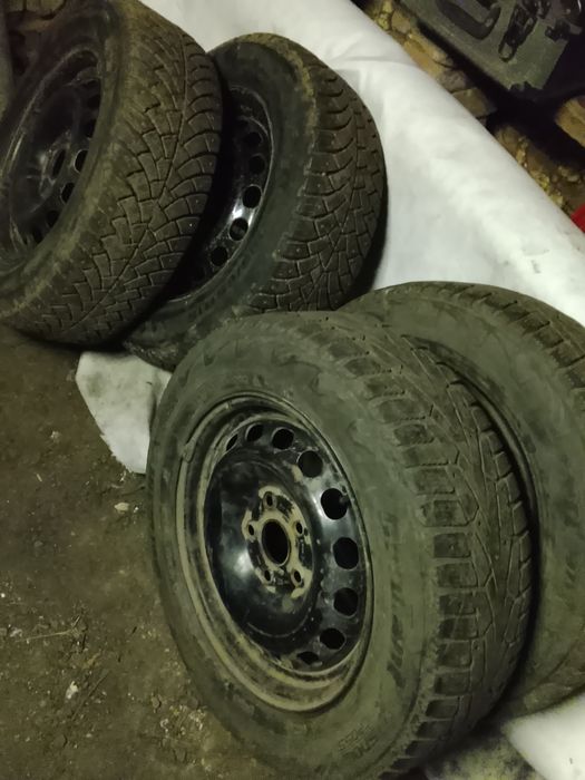 Продам резину с дисками на Ауди 100 С4.