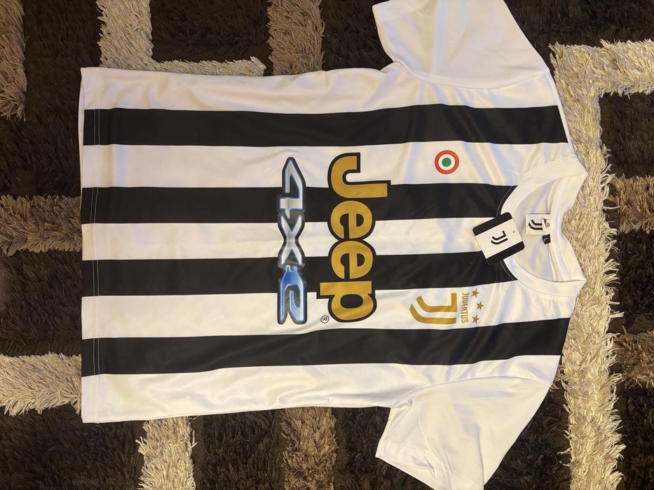 Продавам  оригинална тениска на Ювентус.