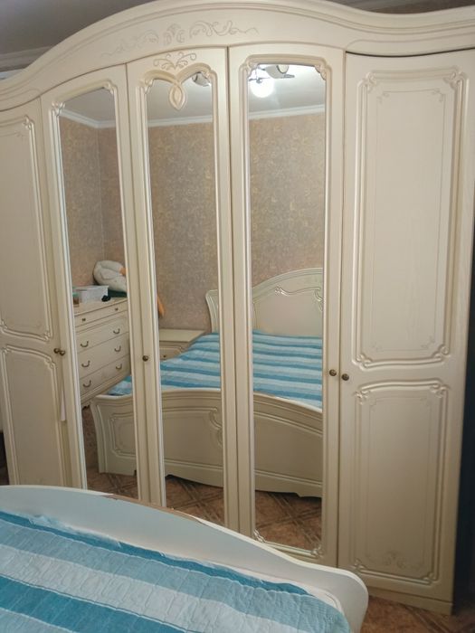 Продам спальный гарнитур