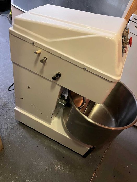 Професионална спирална тестомесачка 34L, 1.5kW, 220V – за пица и хляб