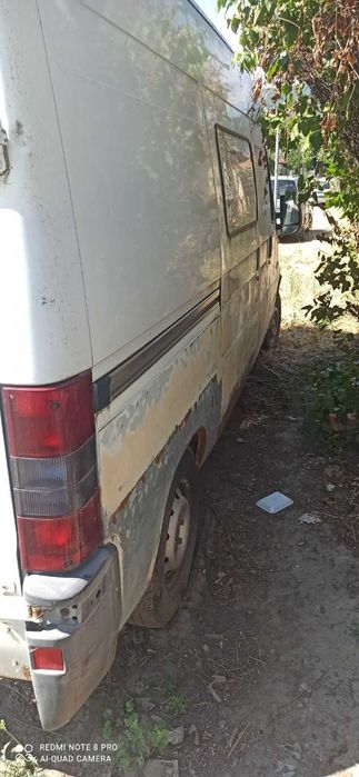 Продава се Peugeot Boxer 2.5 TDI (107 к.с..Цял е в  момента 2500