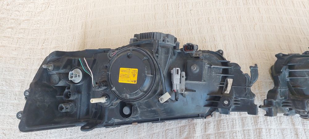 Фары передние Subaru Forester SG