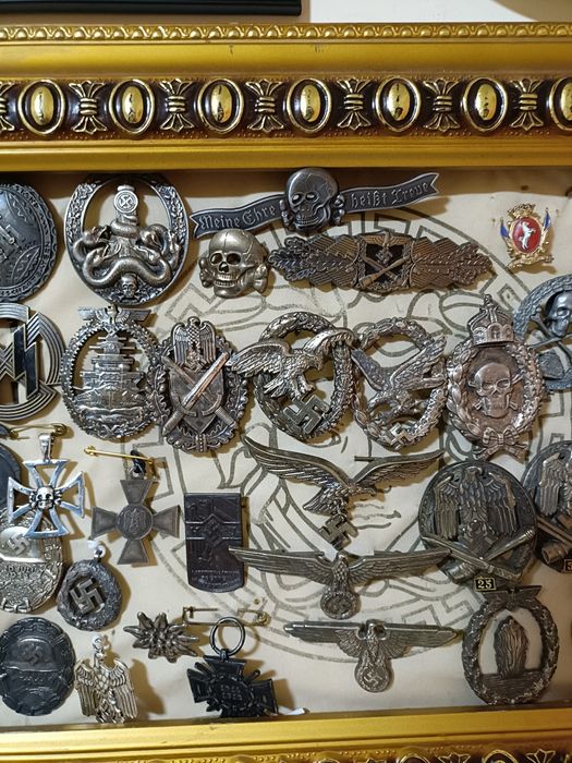 Colecție însemne WW II