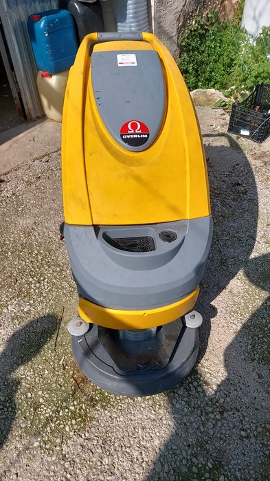 Mașină de spălat si aspirat pardoseli