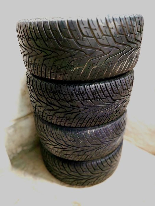 Hankook Ventus ST RH06 All-Season Tire - 275/40R20