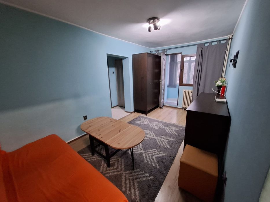 Închiriez garsonieră decomandată