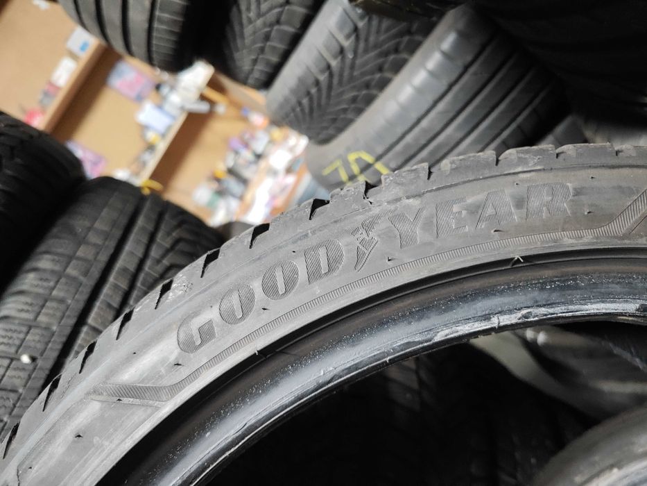 2бр. зимни гуми 225/40/18 Goodyear