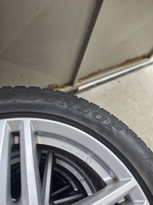 4 Броя 225/50/17 Dunlop 2x5,8mm 2x5,5mm