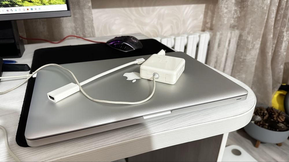 Macbook Pro (middle) 2009