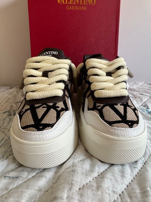 Обувки Valentino