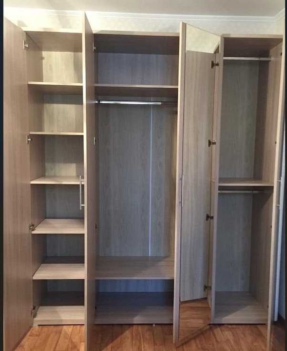 Продам 4-х дверный шкаф